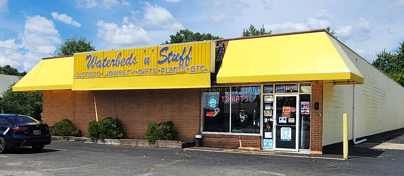Waterbeds 'n' Stuff smoke shop at 815 S Hamilton Rd Columbus Ohio in Whitehall near East Columbus